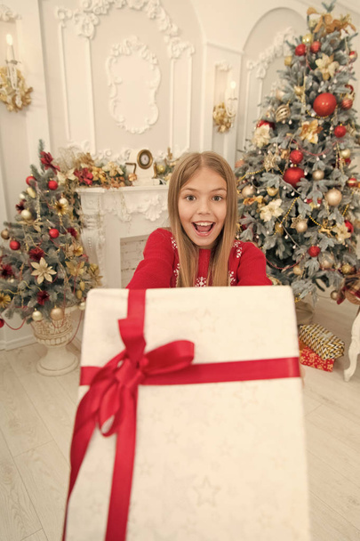 Taking advantages of Christmas sales. Child enjoy the holiday. Happy new year. Winter. xmas online shopping. Family holiday. Christmas tree and presents. The morning before Xmas. Little girl - Φωτογραφία, εικόνα