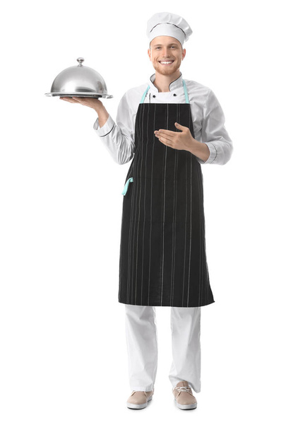Όμορφος άντρας σεφ με δίσκο και Κλος σε λευκό φόντο - Φωτογραφία, εικόνα