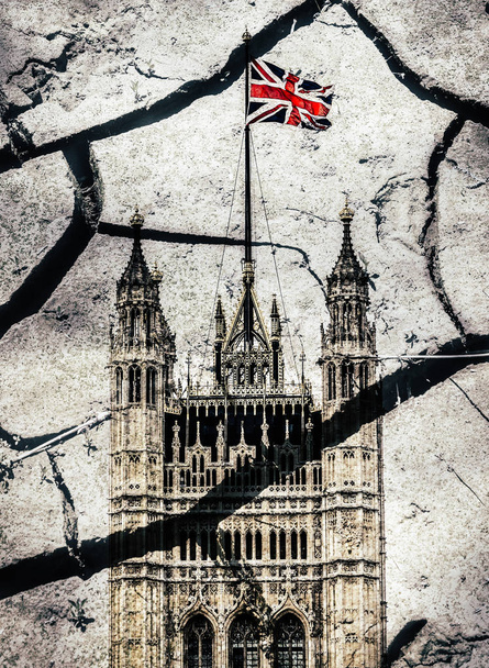 Talot parlamentin ja Victoria Tower Lontoossa päällekkäin halkeamia
 - Valokuva, kuva