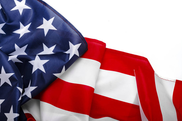 Bandera de Estados Unidos sobre fondo blanco. Estados Unidos. Concept Memorial Day, Día de la Independencia, 4 de julio. Piso tendido, vista superior
 - Foto, imagen