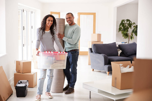 Portrait Of Smiling Couple Carrying Boxes In New Home On Moving Day - Fotoğraf, Görsel