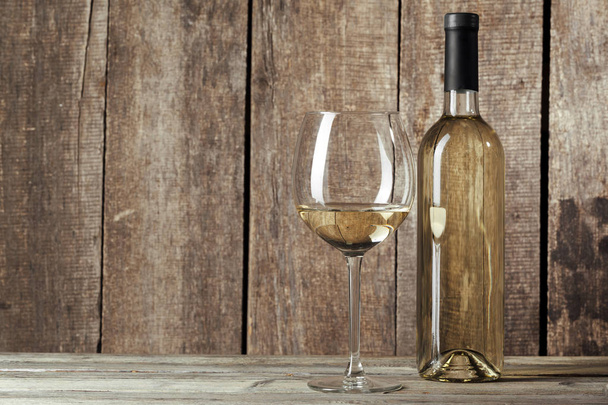 Wine bottles with glass, wooden background - Fotoğraf, Görsel
