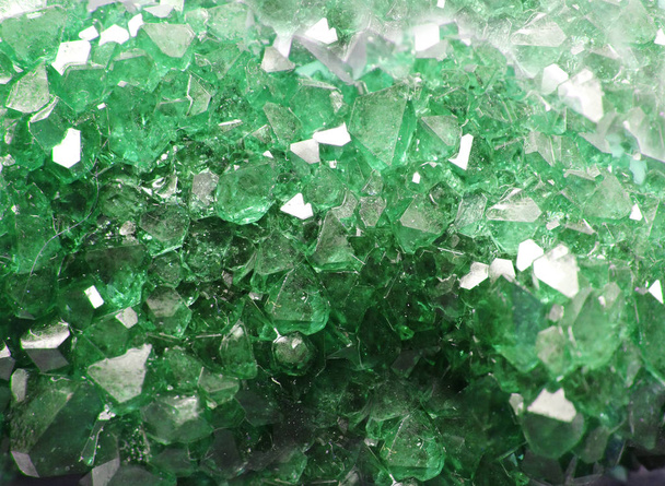 Emerald gem crystal quartz minerale geologische achtergrond - Foto, afbeelding