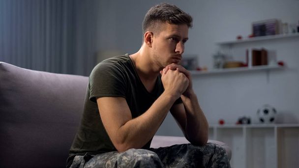 Upset soldier remembering terrifying war, suffering ptsd, psychological help - Fotografie, Obrázek