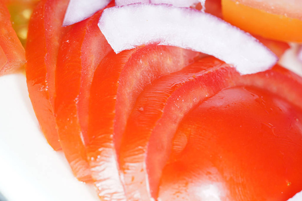 Onion and tomato salad with washed tomatoes and peeled onion - Fotoğraf, Görsel