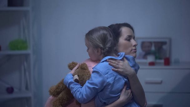 Mother hugging daughter with teddy bear, suffering from bullying, support - Foto, afbeelding