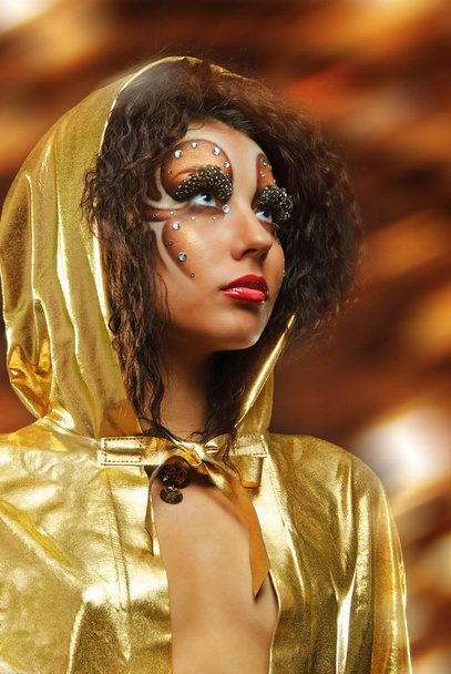 girl in gold hood mante - Foto, imagen