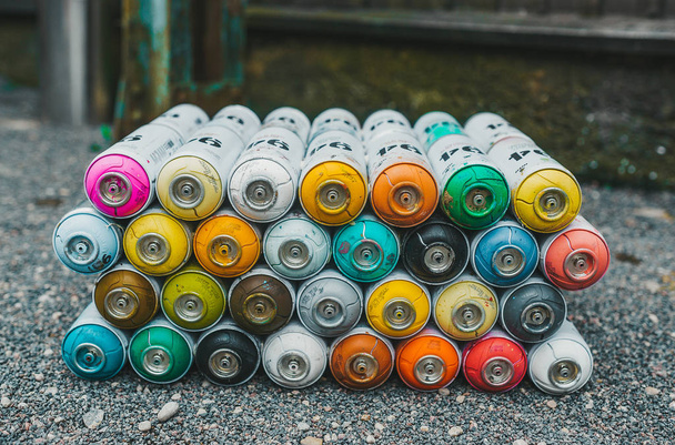 Empty cylinders of paint for graffiti. Tools for street art. - Foto, imagen