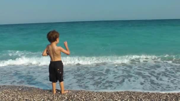 Le gamin près de la plage
 - Séquence, vidéo