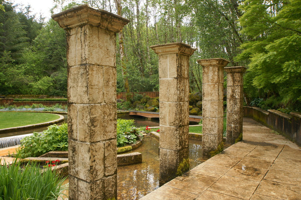 Pilares de pedra
 - Foto, Imagem