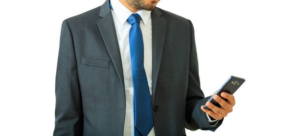 Homem usando telefone celular isolado contra fundo branco
 - Foto, Imagem