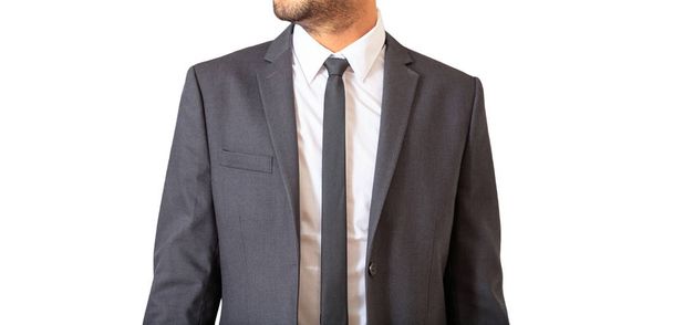Νεαρός επιχειρηματίας με γκρίζα στολή απομονώνεται από λευκό φόντο. - Φωτογραφία, εικόνα