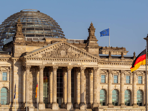 Reichstag-gebouw, zetel van het Duitse parlement (Deutscher Bundestag) in Berlijn, Duitsland - Foto, afbeelding