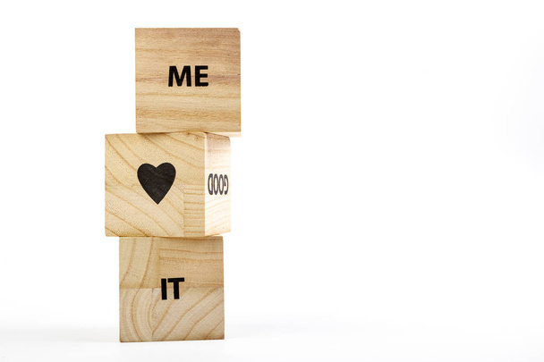 Дерев'яні кубики з написом "Я люблю його на білому фоні"
 - Фото, зображення