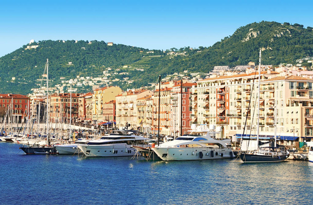 Barcos atracados na marina de Nice, na França
.                                  - Foto, Imagem
