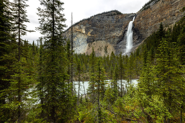 Takakkawských vodopádů národního parku Joho v Kanadě - Fotografie, Obrázek