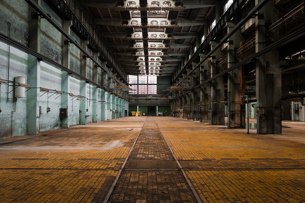 abandoned old vehicle repair station interior - 写真・画像