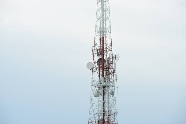 μεγάλο Επικοινωνιακός πύργος ουρανό - Φωτογραφία, εικόνα