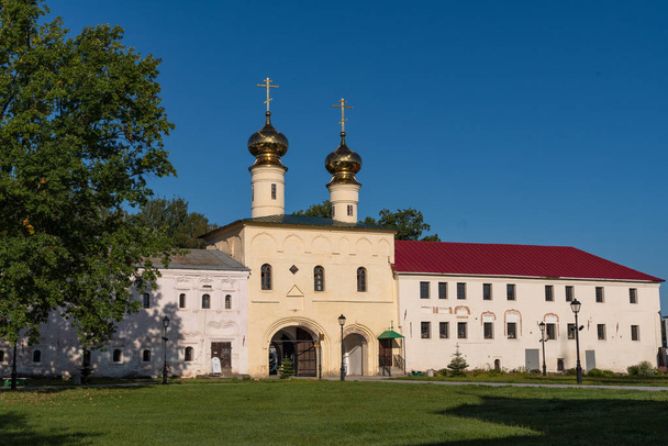 Holy gates and Kelar cells in the Tikhvin Assumption (Assumption) monastery. Tikhvin, Russia - Zdjęcie, obraz