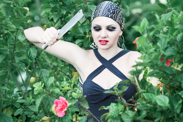 Woman with a knife - Foto, imagen