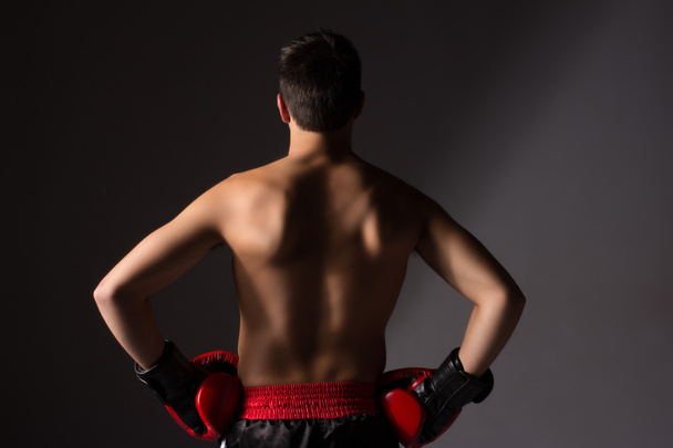 若い男性のキック ボクサー - 写真・画像