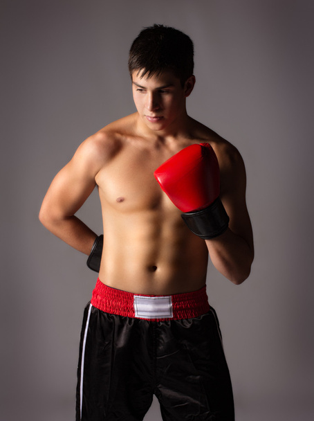 Joven kickboxer masculino
 - Foto, imagen