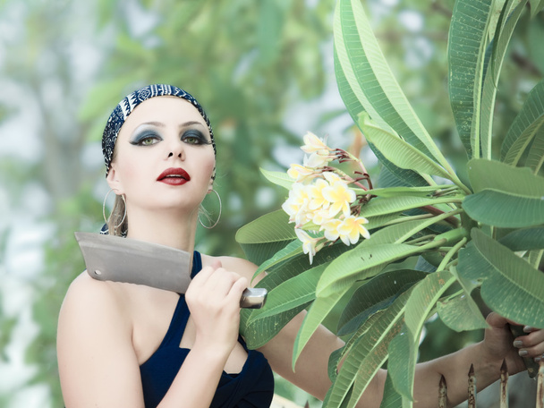 Woman with a knife - Valokuva, kuva