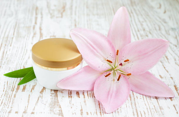 Face cream with lily flowers - Fotó, kép