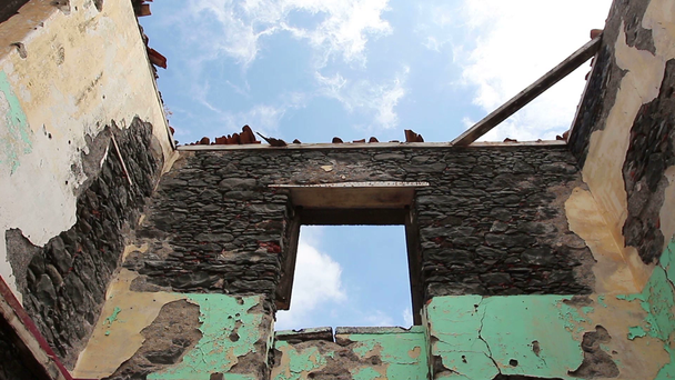 Old wall ruins of a house against sky - Footage, Video