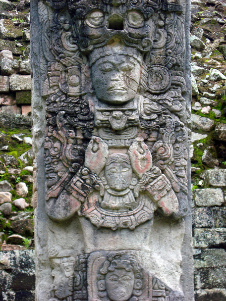 Статуя бога майя или майя
 - Фото, изображение