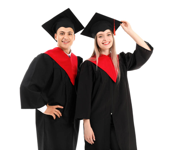Молодые студенты в бакалаврских халатах на белом фоне
 - Фото, изображение