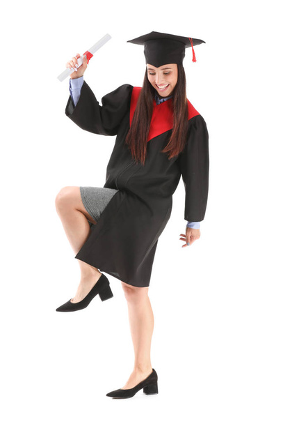 Vrouwelijke Graduate met diploma op witte achtergrond - Foto, afbeelding
