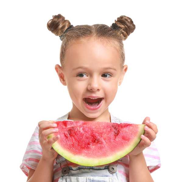 Grappig klein meisje met een stukje verse watermeloen op witte achtergrond - Foto, afbeelding