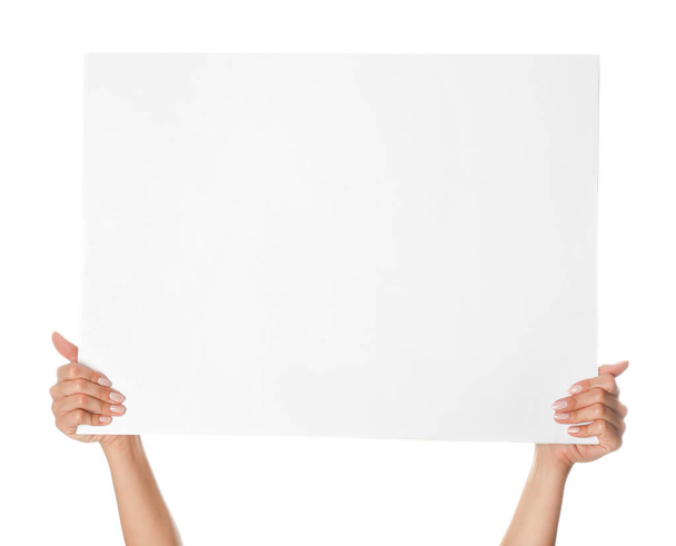 Női kezek üres poszterrel fehér alapon - Fotó, kép