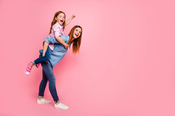 Full body photo of foxy little lady and her mom spending leisure time wear casual clothes isolated pink background - Fotó, kép