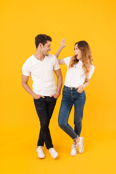 Full length portrait of cheerful couple man and woman in basic t - Foto, Imagem