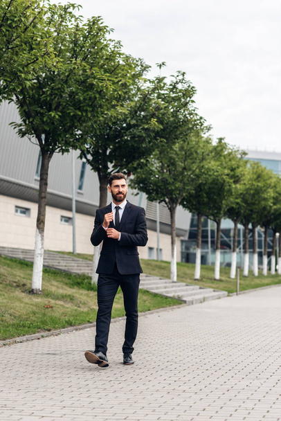 businessman in an expensive suit and shoes goes on the square, finances and startups - Fotoğraf, Görsel