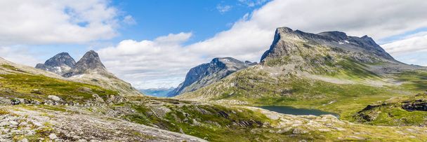 Dağlarile tipik Norveç manzara - Fotoğraf, Görsel