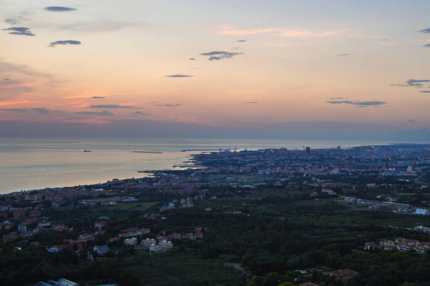 Aerial View of the city of Livorno in Tuscany at Dusk - Zdjęcie, obraz