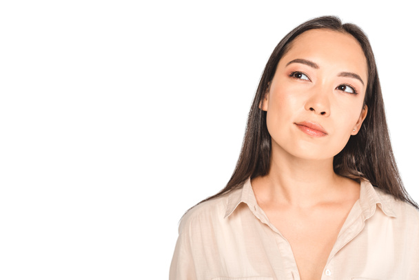 молода, стомлена азіатська жінка дивиться ізольовано на білому
 - Фото, зображення