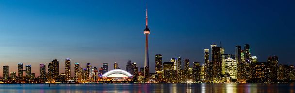 Yönäkymä Toronton keskustaan, Ontario, Kanada
 - Valokuva, kuva