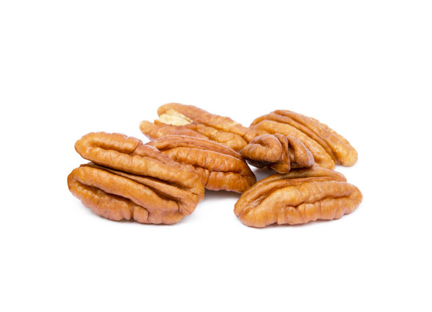 Čerstvé ořechy izolované na bílém pozadí - Fotografie, Obrázek