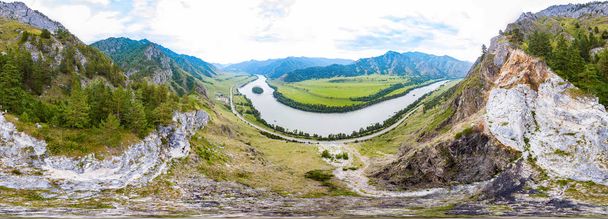 360 graden panoramische luchtfoto natuur en pittoreske tuben - Foto, afbeelding