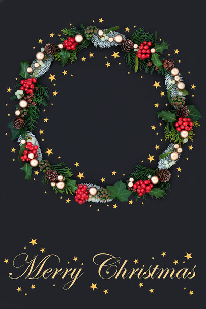 Εορταστική διακόσμηση χριστουγεννιάτικο στεφάνι - Φωτογραφία, εικόνα