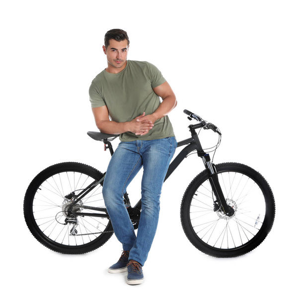 schöner junger Mann mit modernem Fahrrad auf weißem Hintergrund - Foto, Bild