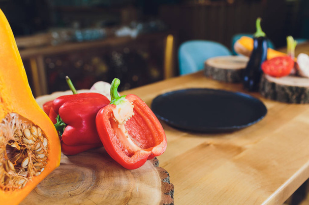 natural, organic Red pepper on wooden background. - Foto, Bild