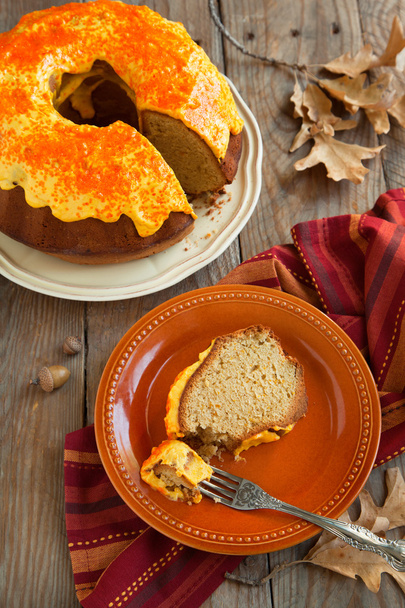 Pumpkin Spice Bundt Cake with cream cheese frosting - Foto, Bild