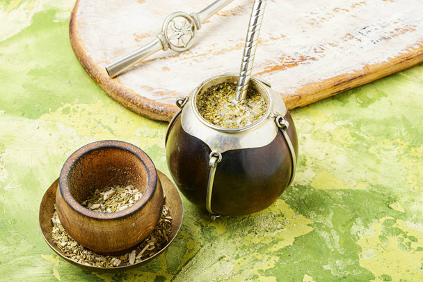 Té tradicional de yerba mate
 - Foto, imagen