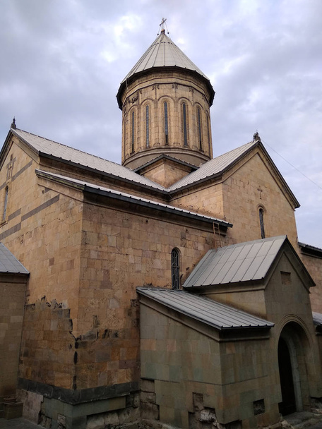 Stará pravoslavná katedrála-The Svetitskhoveli katedrála (11.) se nachází v historickém městě Mtskheta, Gruzie, na severozápadě gruzínského hlavního města Tbilisi - Fotografie, Obrázek