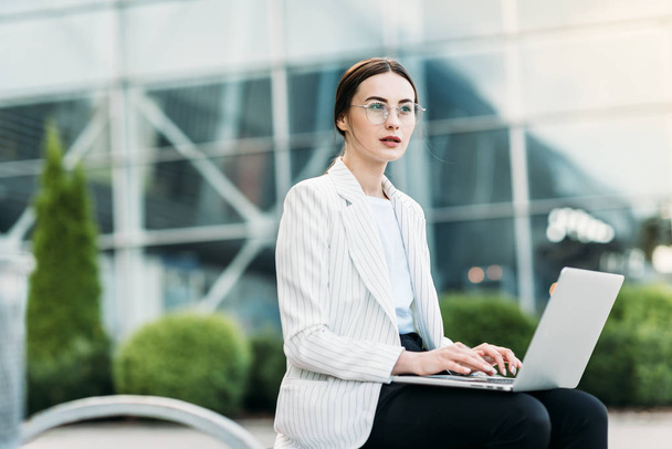 Successful businessman working at laptop. Business woman working. Sales woman working using her laptop while writing text. Businesswoman in glasses working on-line. Mobile technology. - Valokuva, kuva